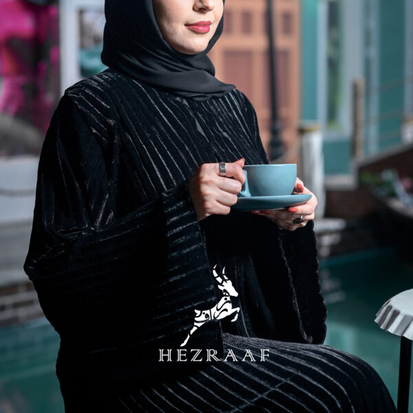 عباية قطيفة (مخمل) مكسر الفريدة من نوعها